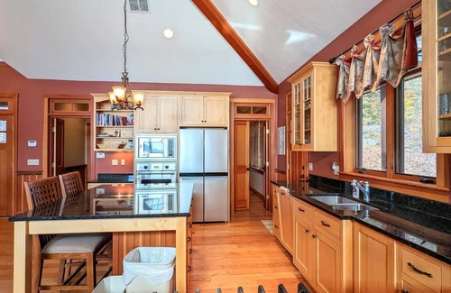 Meredith Maison | Dock Holiday on Lake Winnipesaukee!