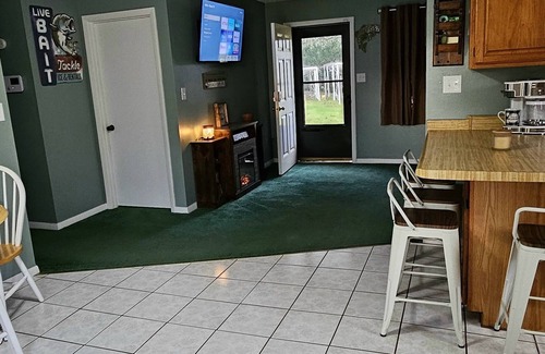 Satsuma Maison | Dock on Dunns Creek with Ice Machine! Sportsman's paradise, hosted by Sportsman.