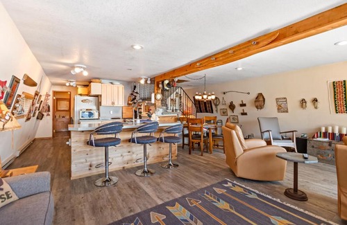 Bayview Maison | Dock's End Floating Home