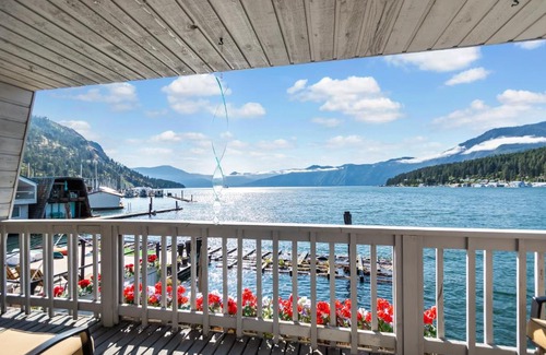 Bayview Maison | Dock's End Floating Home
