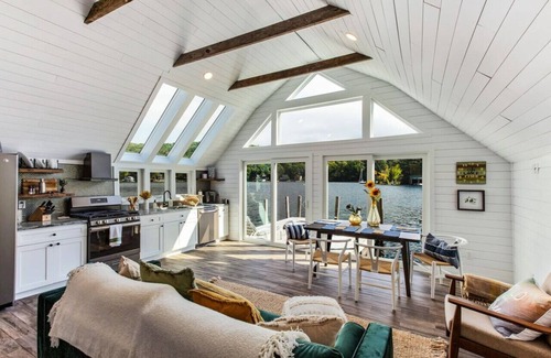 Newbury Maison | Dockside Dream | 4 mins to Mt Sunapee | Dock | VIEWS | Grill