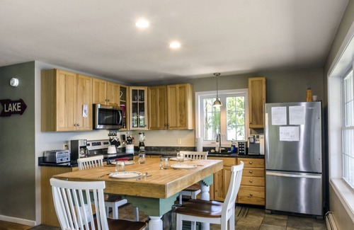 Lochmere Maison | Dog, boat, and family friendly house with private dock on Lake Winnisquam