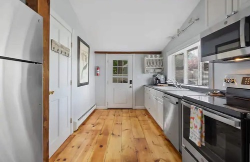 Newburyport Maison | Dog Daze 2- South End Newburyport 30 day rental