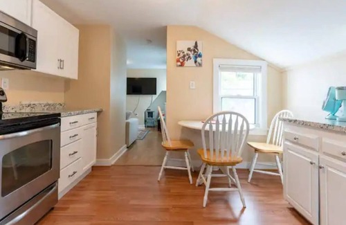 Newburyport Appartement | Dog Daze One- South End NBT