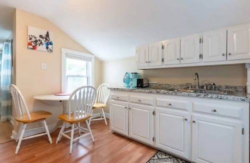 Newburyport Appartement | Dog Daze One- South End NBT