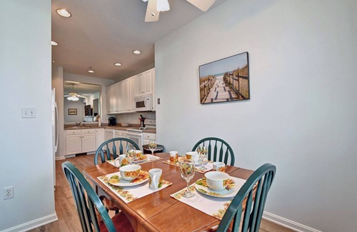 Ocean View Copropriété | Dog Friendly, 2 Bedroom Condo in Bear Trap Dunes! Sleeps 6, WIFI, shuttle to the beach, Community Pool, Tennis, and more!