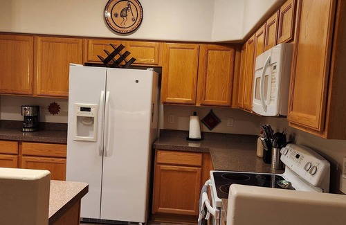 The Bluffs Maison | Dog-friendly 3-bedroom unit near Tucson National Golf Course