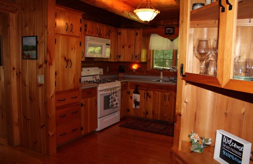Brownfield Cabine | Dog-Friendly 5 Bedroom Log Cabin with Hot Tub in the Heart of Southern Maine