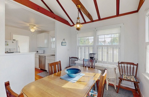 Town of Southold Town Maison | Dog-Friendly Beachfront Home w/Deck, Free WiFi, Ocean Views, & Wood Fireplace