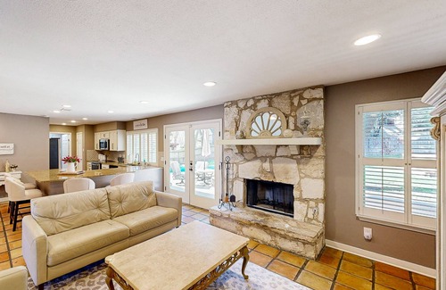 North San Antonio - SAT Maison | Maison chic, conviviale et familiale, piscine privée, cour arrière fermée et chiens ok!