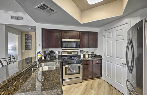 Maryvale Village Copropriété | Dog-Friendly Condo w/ Pool & Hot Tub in Phoenix