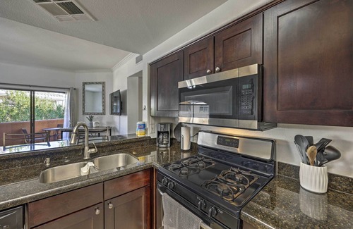 Maryvale Village Copropriété | Dog-Friendly Condo w/ Pool & Hot Tub in Phoenix