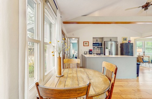 Lakeside Maison | Dog-friendly cottage with private beach, screened porch, wood fireplace & AC