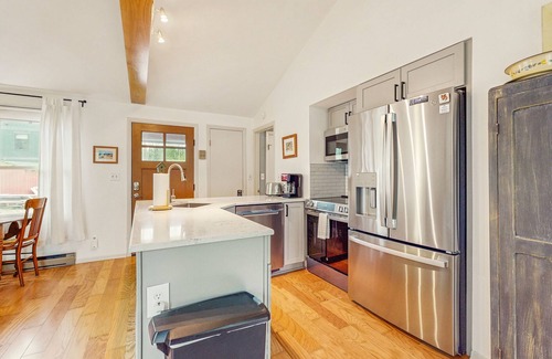 Lakeside Maison | Dog-friendly cottage with private beach, screened porch, wood fireplace & AC