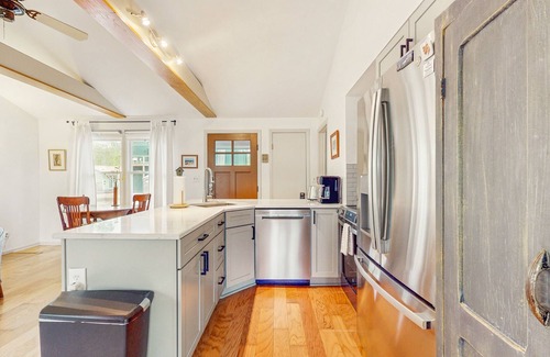 Lakeside Maison | Dog-friendly cottage with private beach, screened porch, wood fireplace & AC
