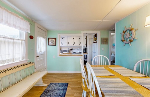 Wells Beach Cottage | Cottage chien-friendly w / incroyable coucher de soleil, en face de la plage!