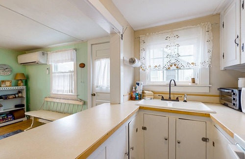 Wells Beach Cottage | Cottage chien-friendly w / incroyable coucher de soleil, en face de la plage!