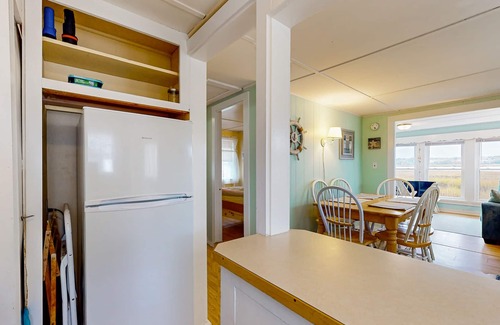 Wells Beach Cottage | Cottage chien-friendly w / incroyable coucher de soleil, en face de la plage!