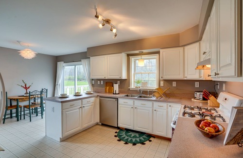Etna Maison | Dog-Friendly Freeville Home ~ 8 Mi Cayuga Lake!