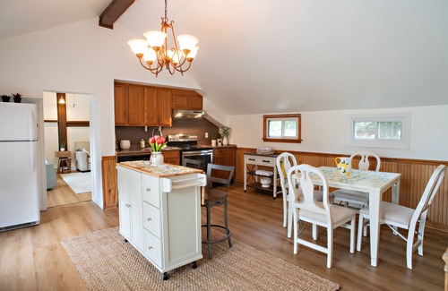 Bensalem Cottage | Dog friendly hideaway in Bucks County near River