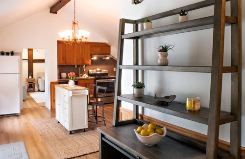 Bensalem Cottage | Dog friendly hideaway in Bucks County near River