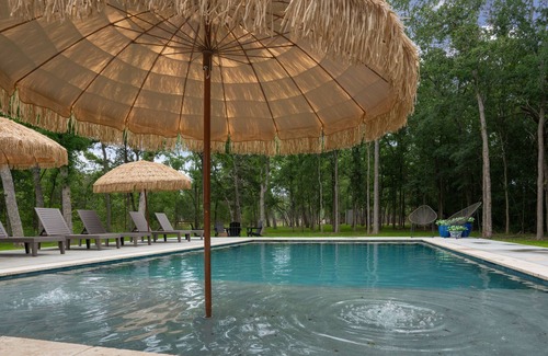 Flatonia Maison | Dog-friendly home on an acreage with pool, firepit