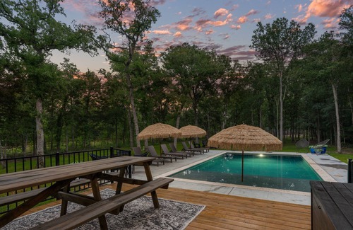 Flatonia Maison | Dog-friendly home on an acreage with pool, firepit