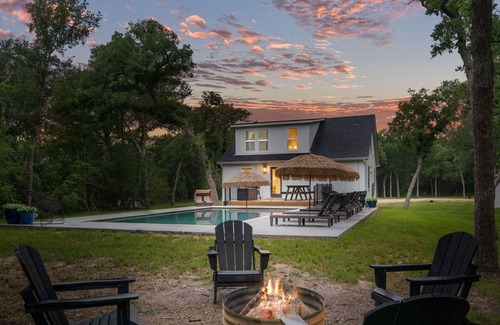 Flatonia Maison | Dog-friendly home on an acreage with pool, firepit