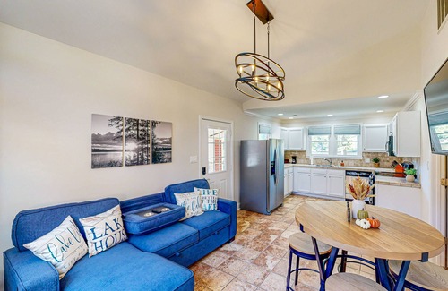 Lancaster Maison | Dog friendly home on Cedar Pines Lake/close to downtown Lancaster