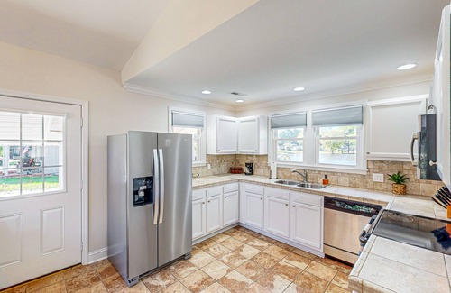 Lancaster Maison | Dog friendly home on Cedar Pines Lake/close to downtown Lancaster
