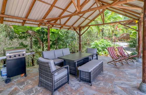Savegre Maison | Dog-Friendly Home Surrounded by Jungle & Close to Beach w/Private Pool, WiFi