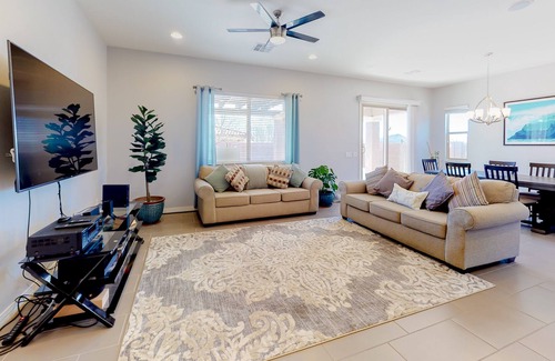 Oracle Maison | Dog-friendly home with central ac, enclosed yard, patio, hot tub, & WiFi