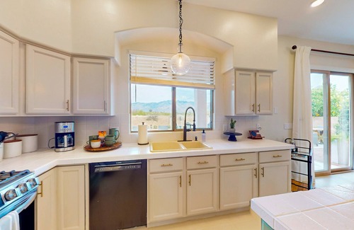 Oro Valley Maison | Dog-friendly home with mountain views, ample outdoor space, & washer/dryer