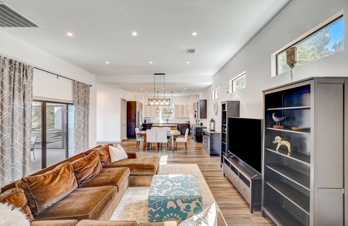 Hudson Bend Maison | Dog-friendly home with pool, grill, central AC, & Washer/Dryer