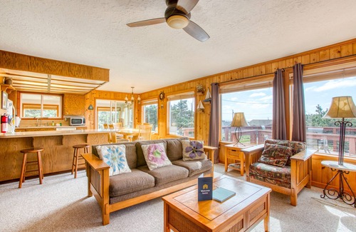 Bayshore Cabine | Dog-friendly maison avec vue sur l'océan, facile plage et accès à la baie et une piscine partagée!