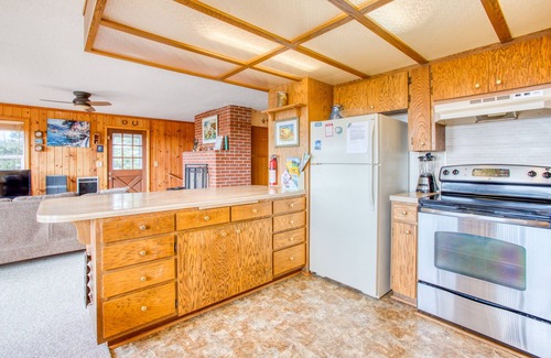 Bayshore Cabine | Dog-friendly maison avec vue sur l'océan, facile plage et accès à la baie et une piscine partagée!