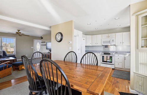 Broadkill Beach Maison | Dog Friendly in Broadkill Beach. Enjoy the Short Walk to the Bay!!