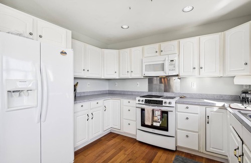 Broadkill Beach Maison | Dog Friendly in Broadkill Beach. Enjoy the Short Walk to the Bay!!