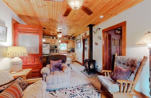 North Hero Maison | Dog-friendly lakefront house with firepit, grill, 5 kayaks, dock & amazing views