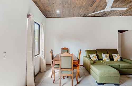 Dominicalito Appartement | Dog-friendly modern villa in ideal location with patio, open layout, & W/D