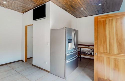 Dominicalito Appartement | Dog-friendly modern villa in ideal location with patio, open layout, & W/D