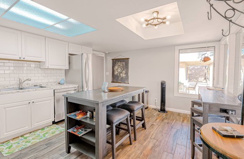 Cave Creek Maison | Dog-friendly mountain-view home with private pool, outdoor lounging & W/D