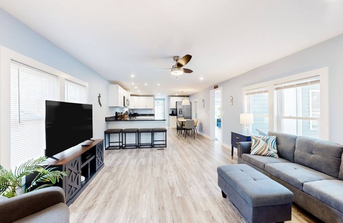 Frankford Maison | Dog-friendly renovated Plantation Park home with deck, grill, W/D, & AC