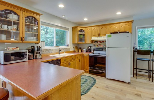 Vashon Island Maison | Retraite pour chiens avec bain à remous privé, foyer et cour clôturée