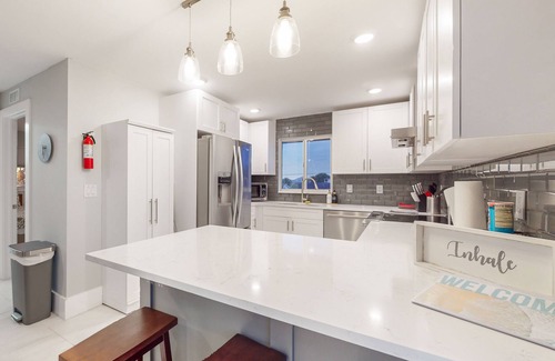 Isles of Capri Copropriété | Dog-friendly single-level condo with furnished patio, rooftop, & washer/dryer