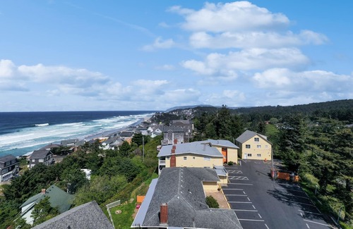 Lincoln City Appartement | Studio acceptant les chiens avec vue sur l'océan - proche de l'accès à la plage!