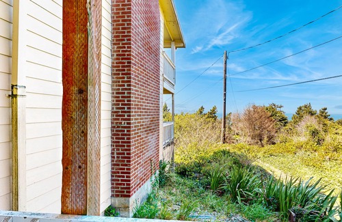 Lincoln City Appartement | Dog-friendly studio w / un balcon privé et sept miles de plage à quelques pas!