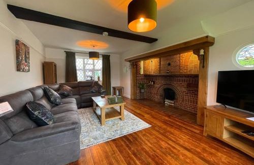 Hoveton Maison | Dog friendly thatched Cottage on edge of Norfolk Broads