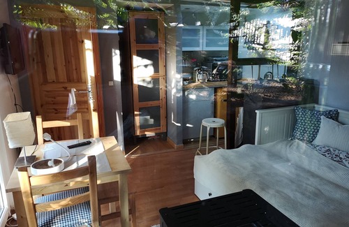 Weimar Maison | Dog-friendly tiny house on a large, fenced plot in the bee garden