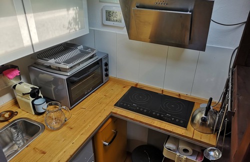 Weimar Maison | Dog-friendly tiny house on a large, fenced plot in the bee garden